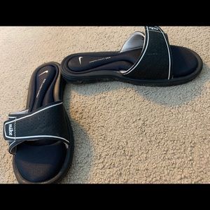 Nike Comfort Footbed Slides size 9